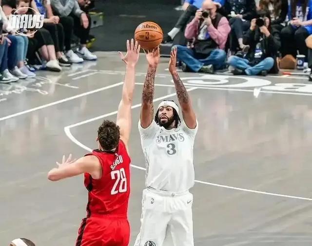 尼尔, 巧十分娴熟, 球员