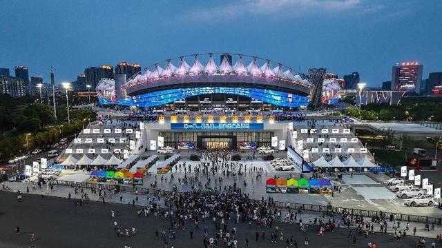 周六开球, 销展示