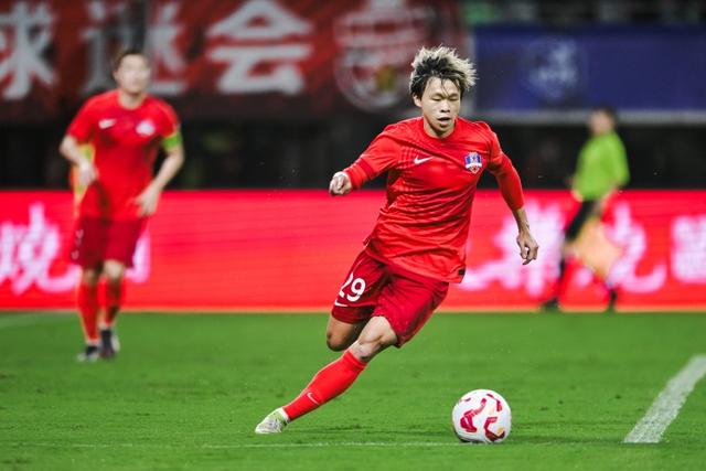 上下一心, 基地和青训, ws